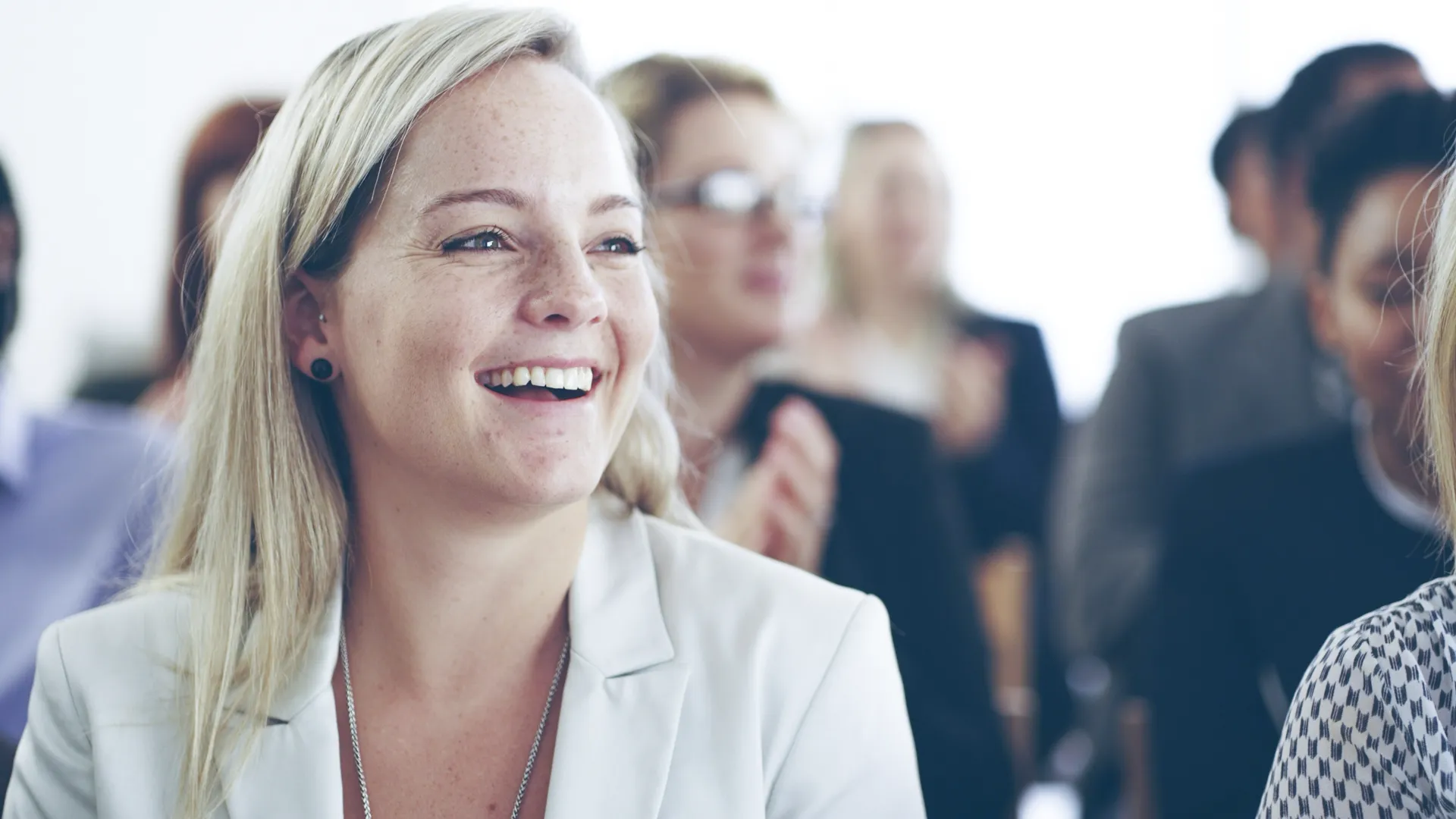 UPP Education - bild på kvinna med leende